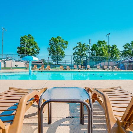 Lofty Retreat & Paradise Pointe Бренсон Екстер'єр фото