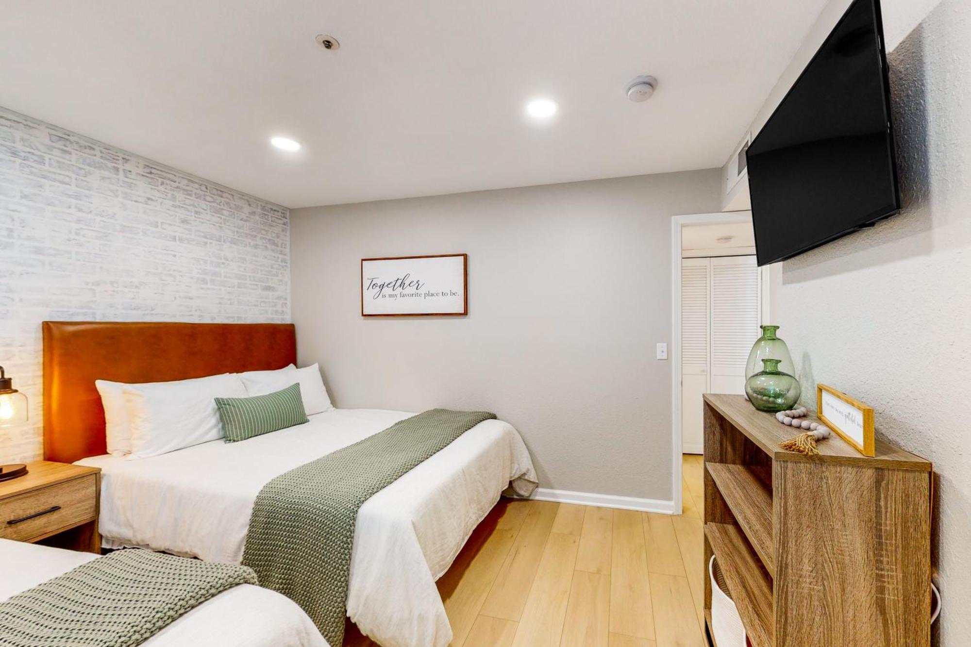 Lofty Retreat & Paradise Pointe Бренсон Номер фото